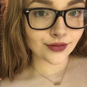 Meet your Posher, Mia