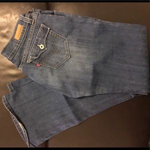 Levi's 542 Tilted Flare