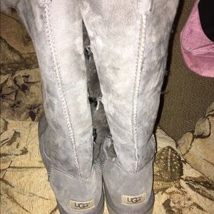 Grey UGG bailey button
