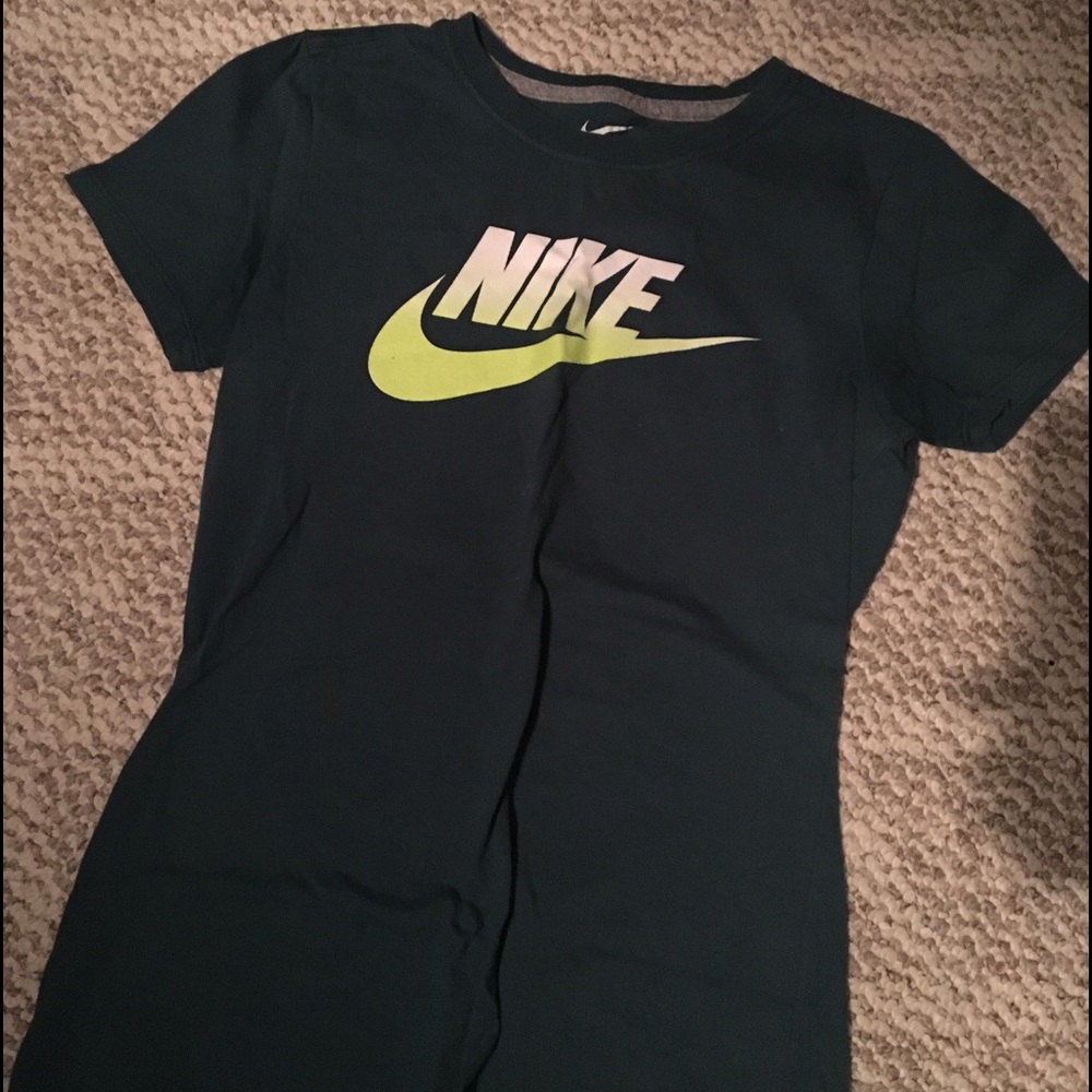 Nike women's small shirt