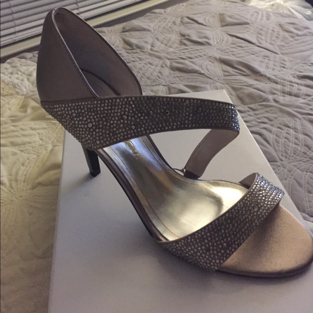 Evening Shoes - Picture 2 of 3