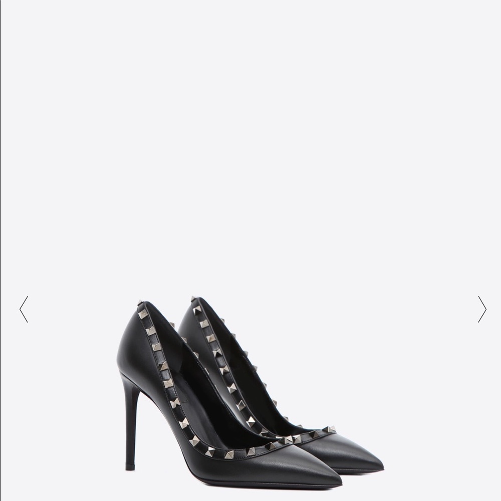 Brand new Valentino stud pumps size 6