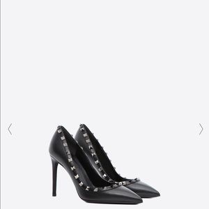 Brand new Valentino stud pumps size 6