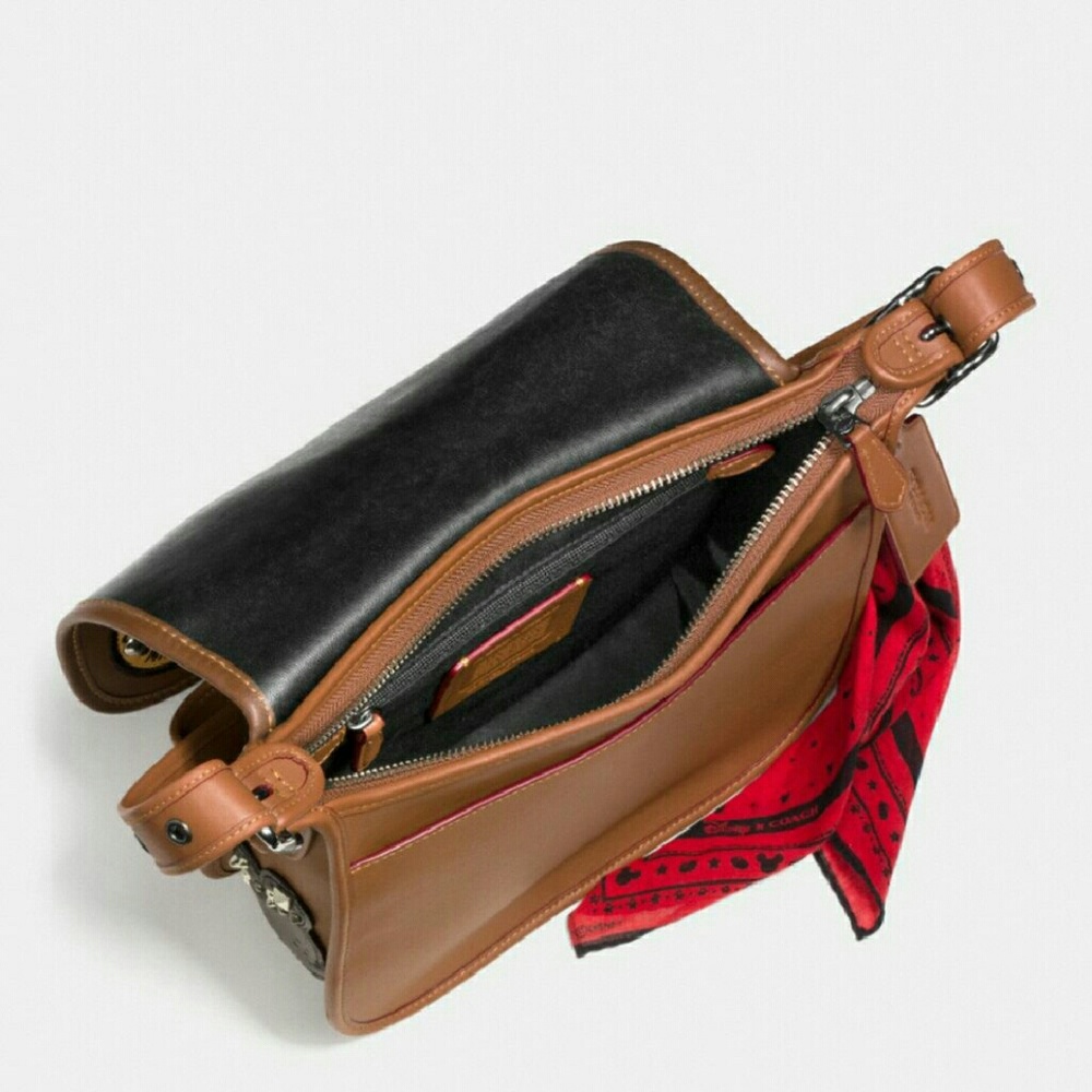 New Coach Disney Mickey SADDLE 23? - Picture 3 of 3