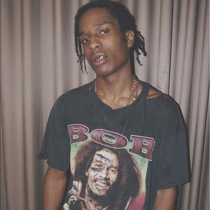 Meet your Posher, Demi