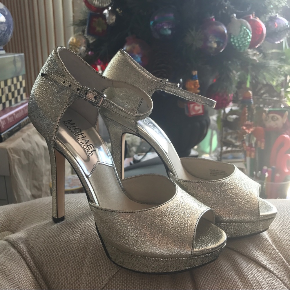 Michael Kors Peep Toe Pumps 👠