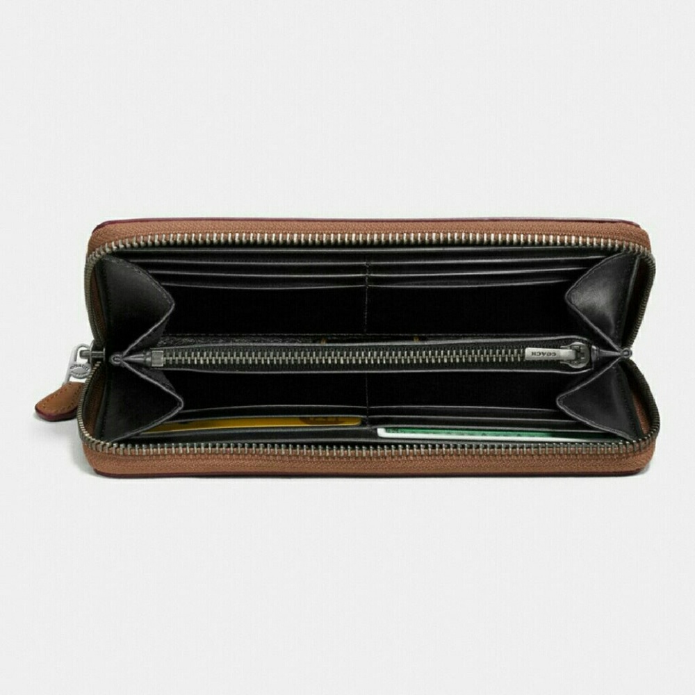 ACCORDION ZIP WALLET
New COACH Disney Mickey - Picture 3 of 3