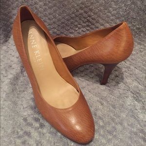 7.5 ANNE KLEIN pumps