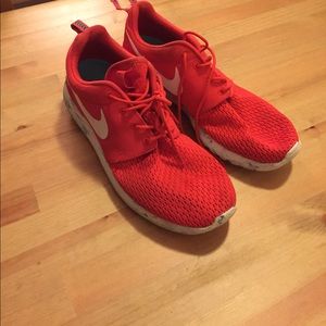 Men's Nike Red Roshe Runs w/ white speckled bottom
