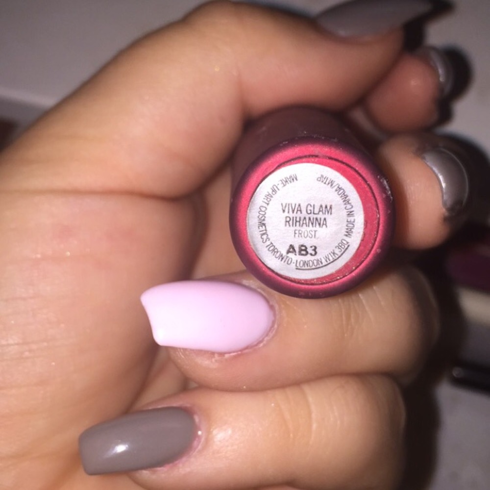 Rare Rihanna Mac lipstick - Picture 3 of 3