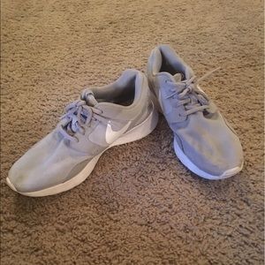 Grey Nike tennis shoes