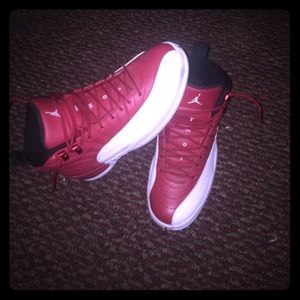 Jordan 12's red/white