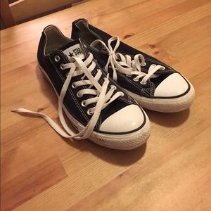 Men's Black Converse All Stars (size 9)