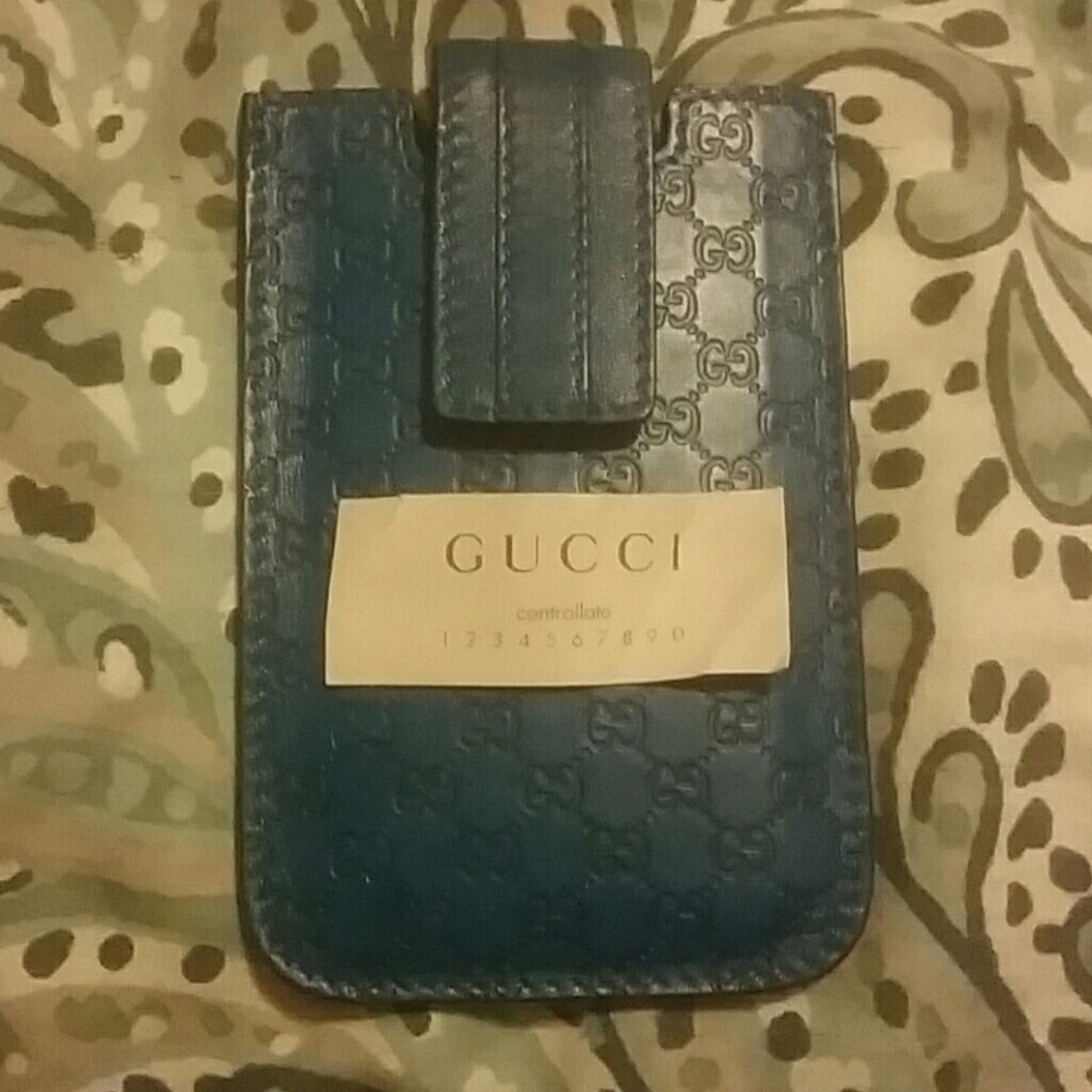 i phone 5s or phone of similar size gucci sleeve