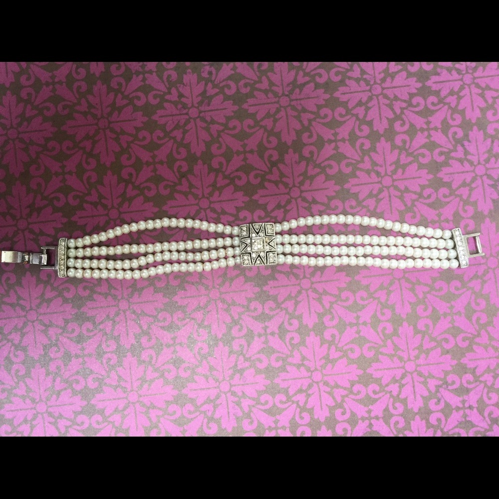 Classic pearl bracelet