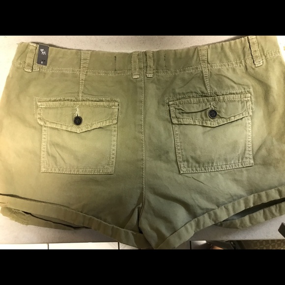 3/$25 New Abercrombie Army Green Shorts - Picture 6 of 6