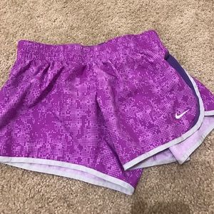 Nike kids XL!! Would fit and xs/s