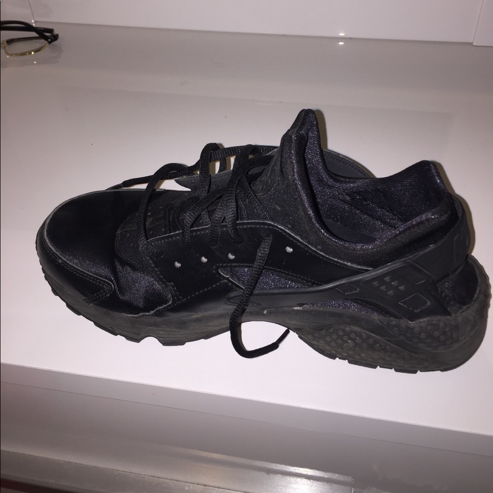 Nike huarache run black ❌sold on mercari❌