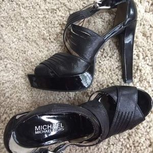 Micheal Kors black leather heals / pumps 👠