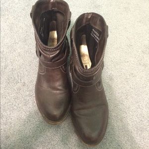 Chestnut brown ankle cowboy boots