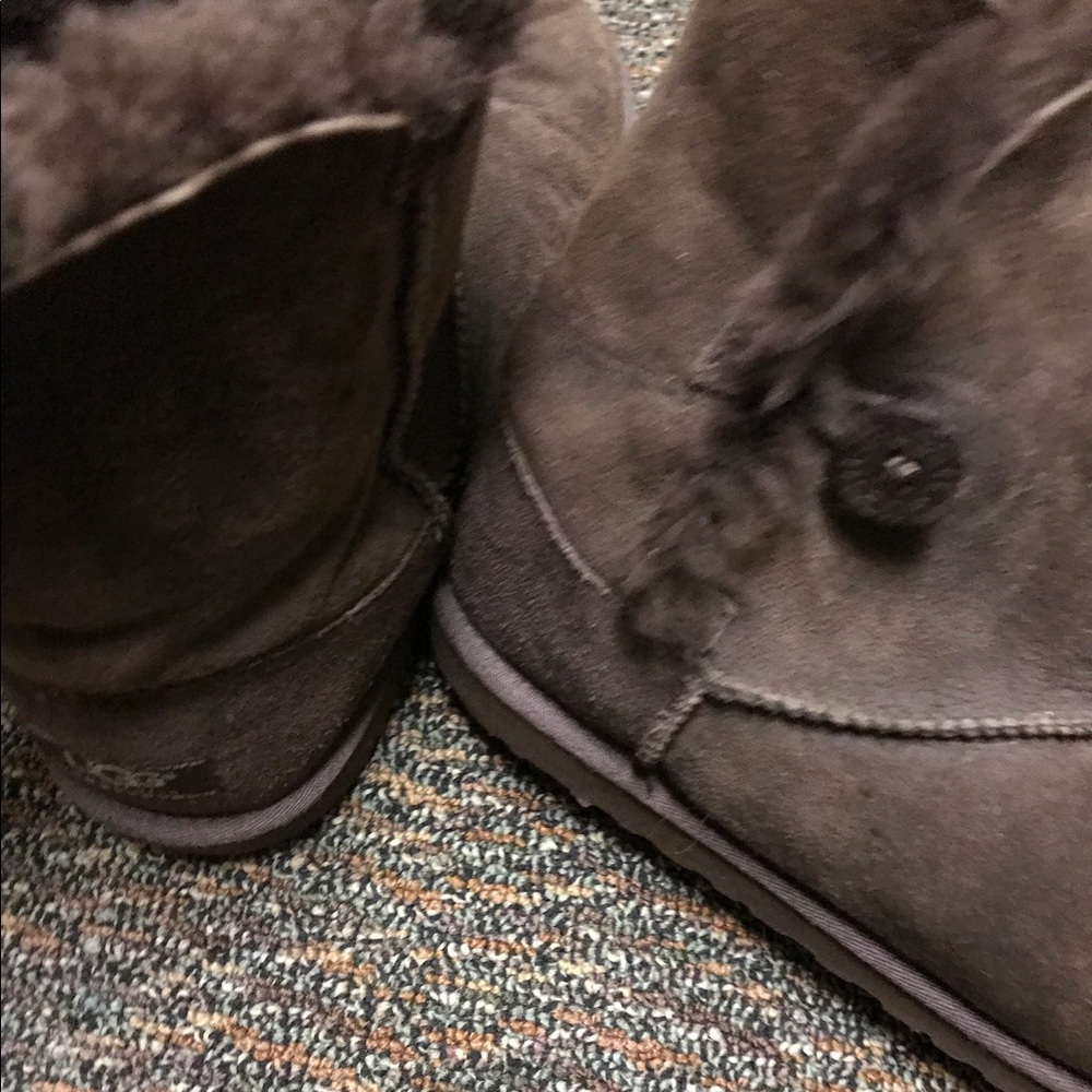 Uggs - image 2