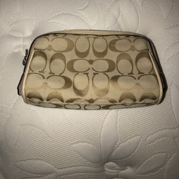 Authentic Coach makeup bag - Picture 1 of 3