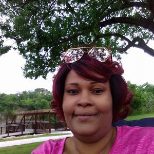 Meet your Posher, Lauretta