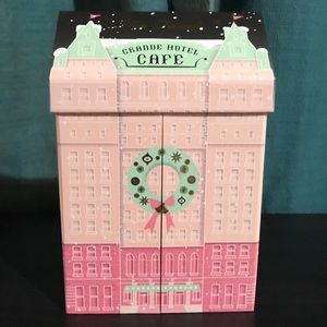 Too Faced Christmas Grande Hotel Cafe Palette Set