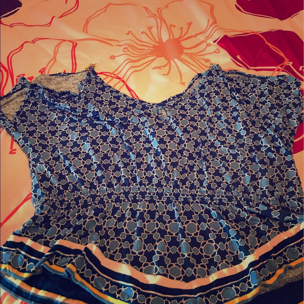 Blue shirt with open shoulder it has a gold chain
