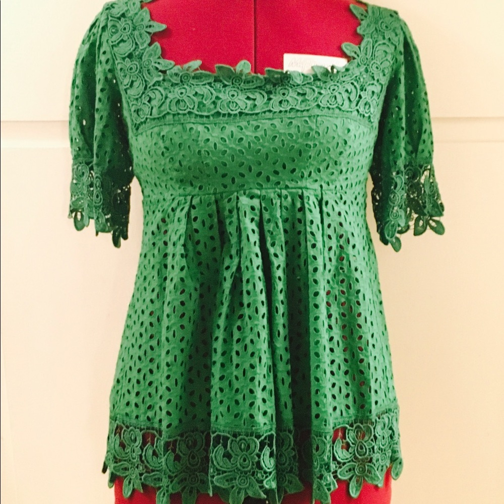 Adorable and sexy green eyelet top