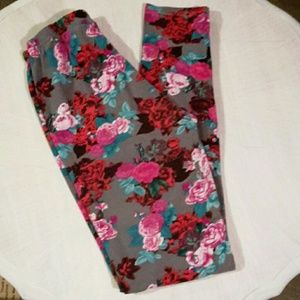 Trendy Bold Floral Leggings