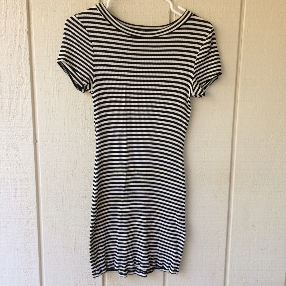 BODYCON B&W STRIPED DRESS
