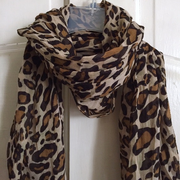 H&M Accessories - Leopard Print Scarf H&M Accessories - Leopard Print Scarf