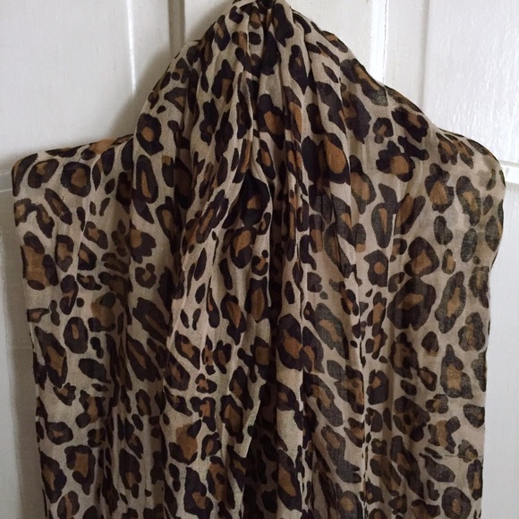 H&M Accessories - Leopard Print Scarf H&M Accessories - Leopard Print Scarf