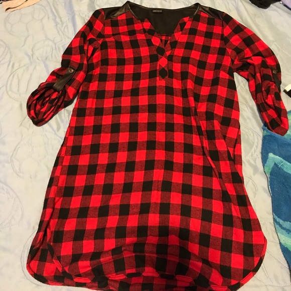 Black and red long dress type shirt - Picture 1 of 2