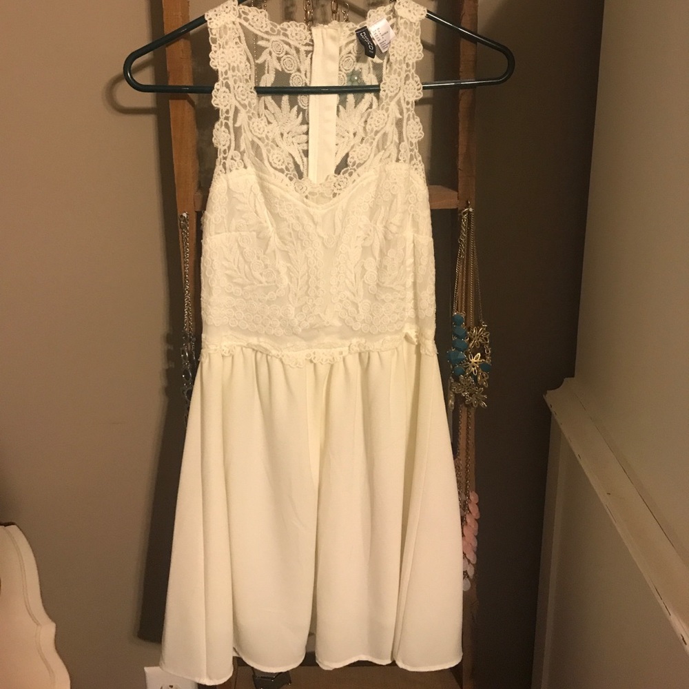Lace off white dress-Size 4
