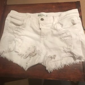Mid rise wildfox white jean shorts !