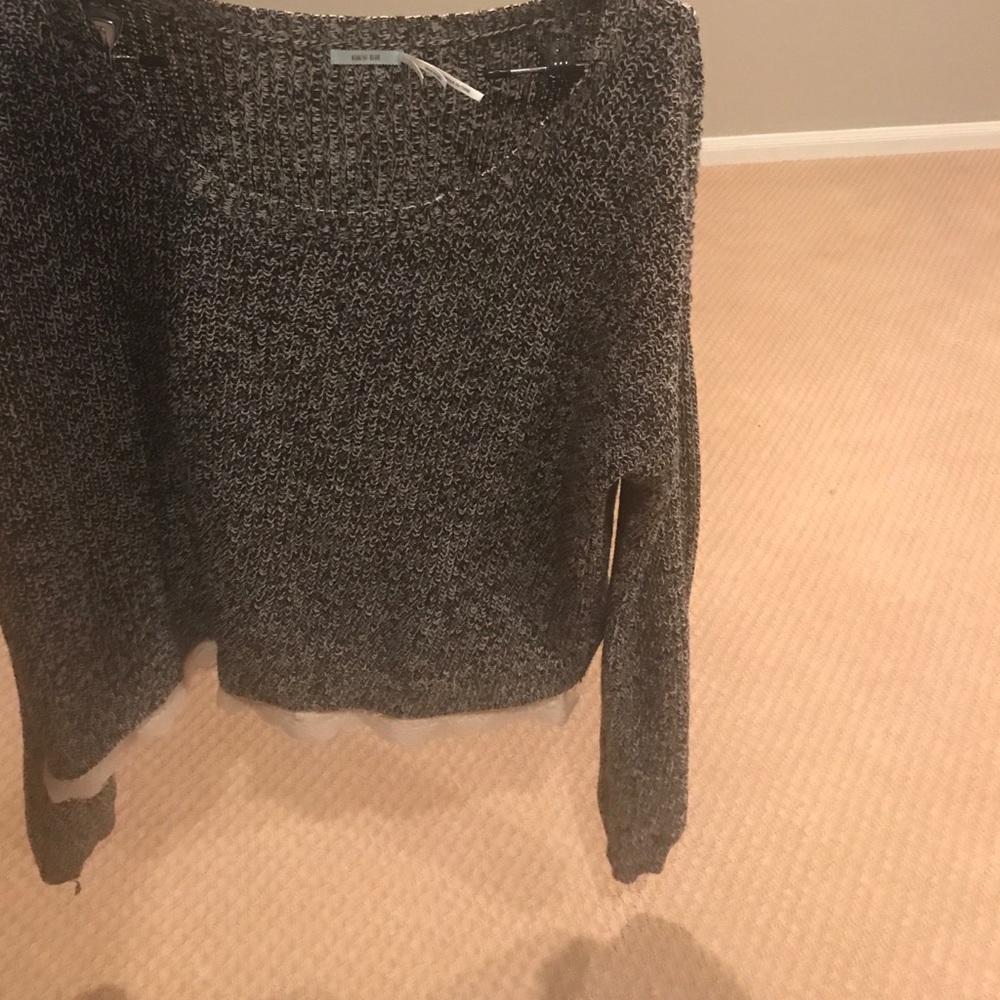 Cute crop light weight Kimchi Blue sweater !!!