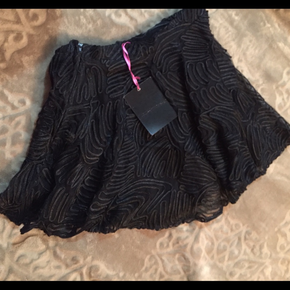 NWT Beautiful Chandelier Black Flirty Skirt