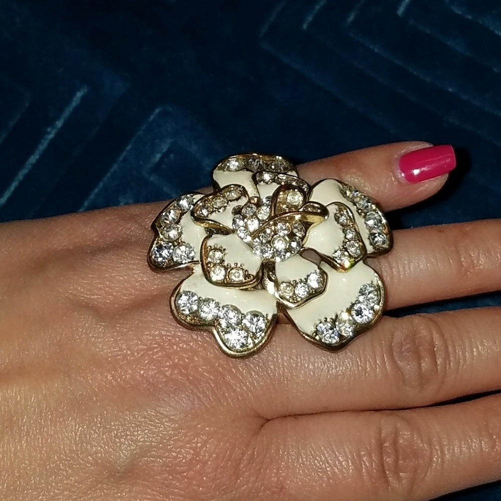 Flower ring - Picture 2 of 4