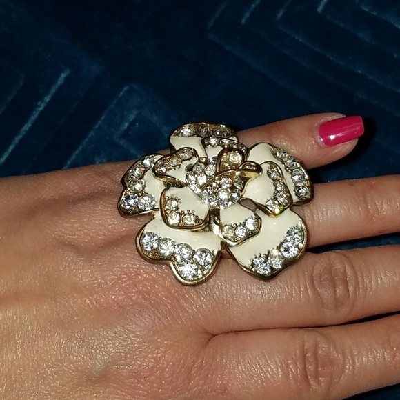 Flower ring - Picture 2 of 4