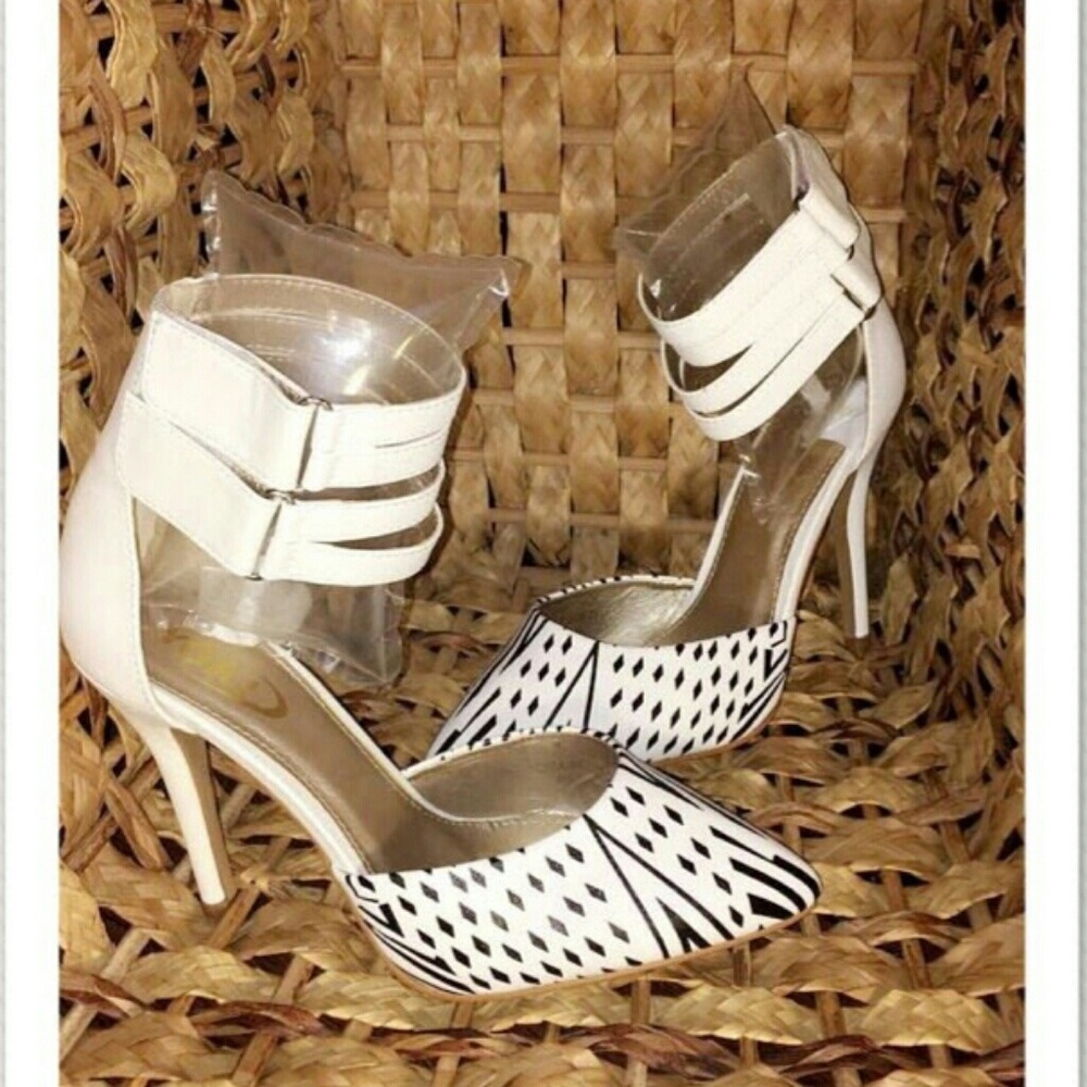Heels - Picture 1 of 3