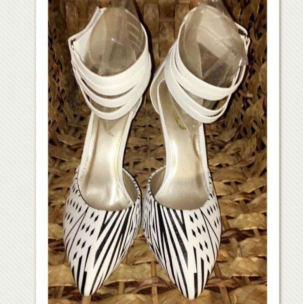 Heels - Picture 2 of 3