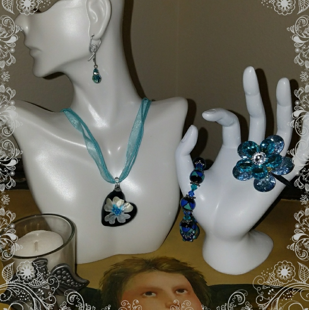 Gorgeous Glass Turquoise Jewelry Set