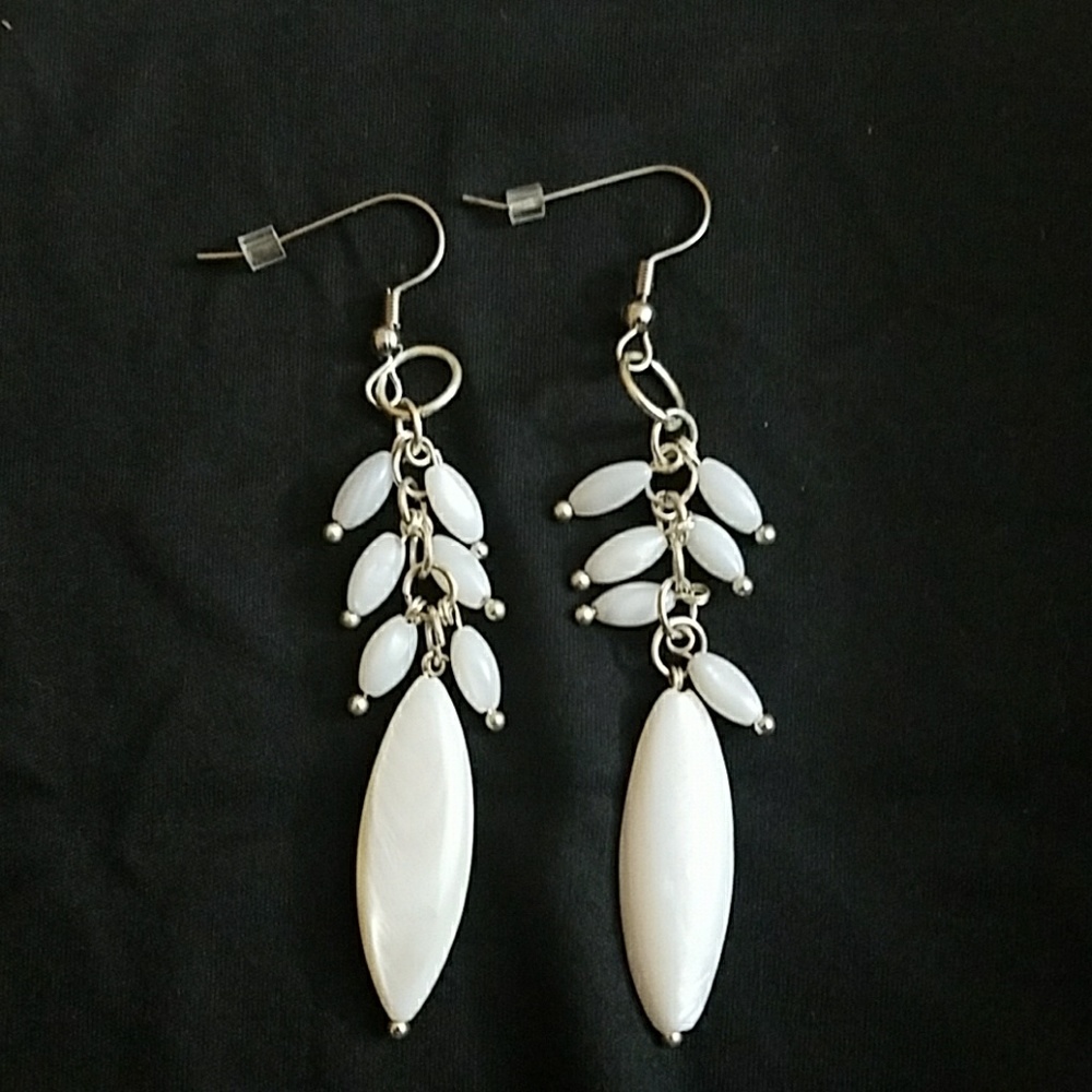 *NEW* Pearl Dangle Earrings