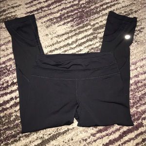Lululemon black crops