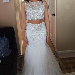 Selling my elegant prom dress! Size : 4