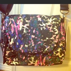 Lululemon crow body bag