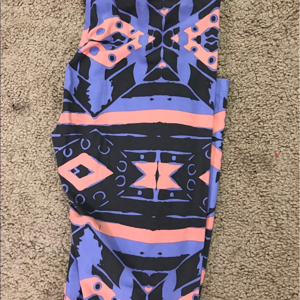 Lularoe Os geometric leggings.  Nwot