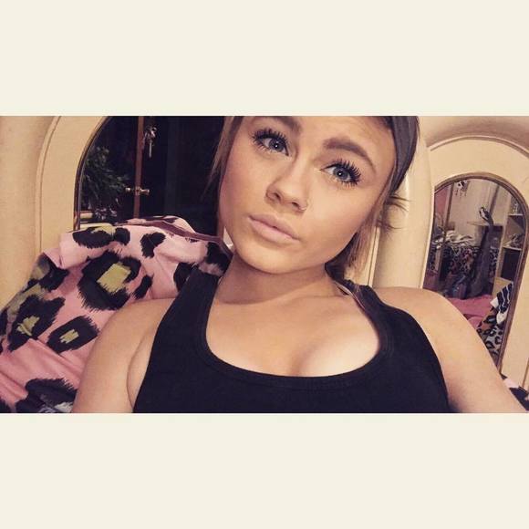 Meet your Posher, Kaila - Picture 1 of 1